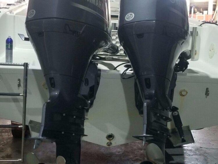 Twin 2010 Yamaha 150 HP 4 Stroke 25 inch shaft Outboard Motor